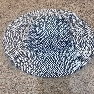 5/$25⭐ Floppy Hat NWOT